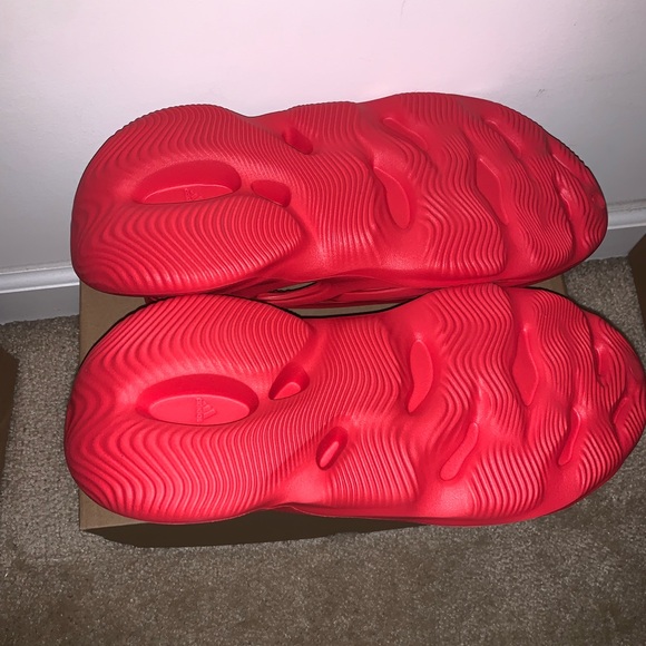 Yeezy Foam Runners Vermillion Size 11 Mens - Picture 2 of 5